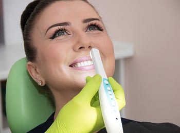 Відбілювання та чистка зубів Луцьк